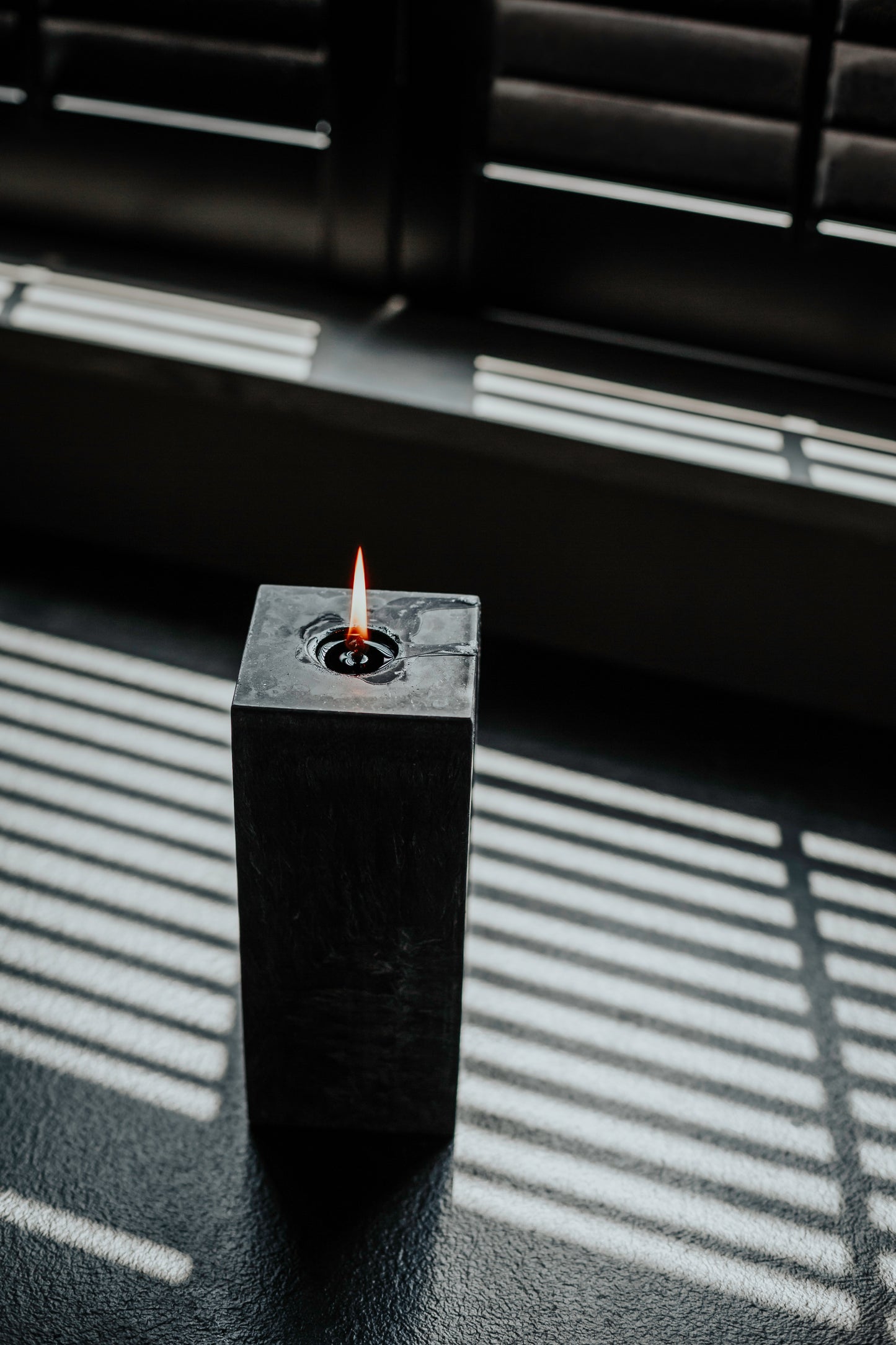 BLACK CANDLE